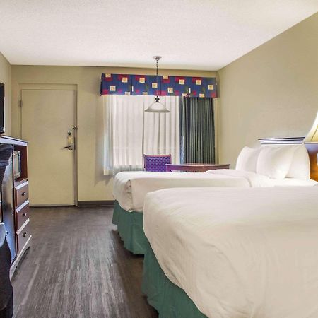 Quality Inn Benson I-10 Exit 304 Екстер'єр фото