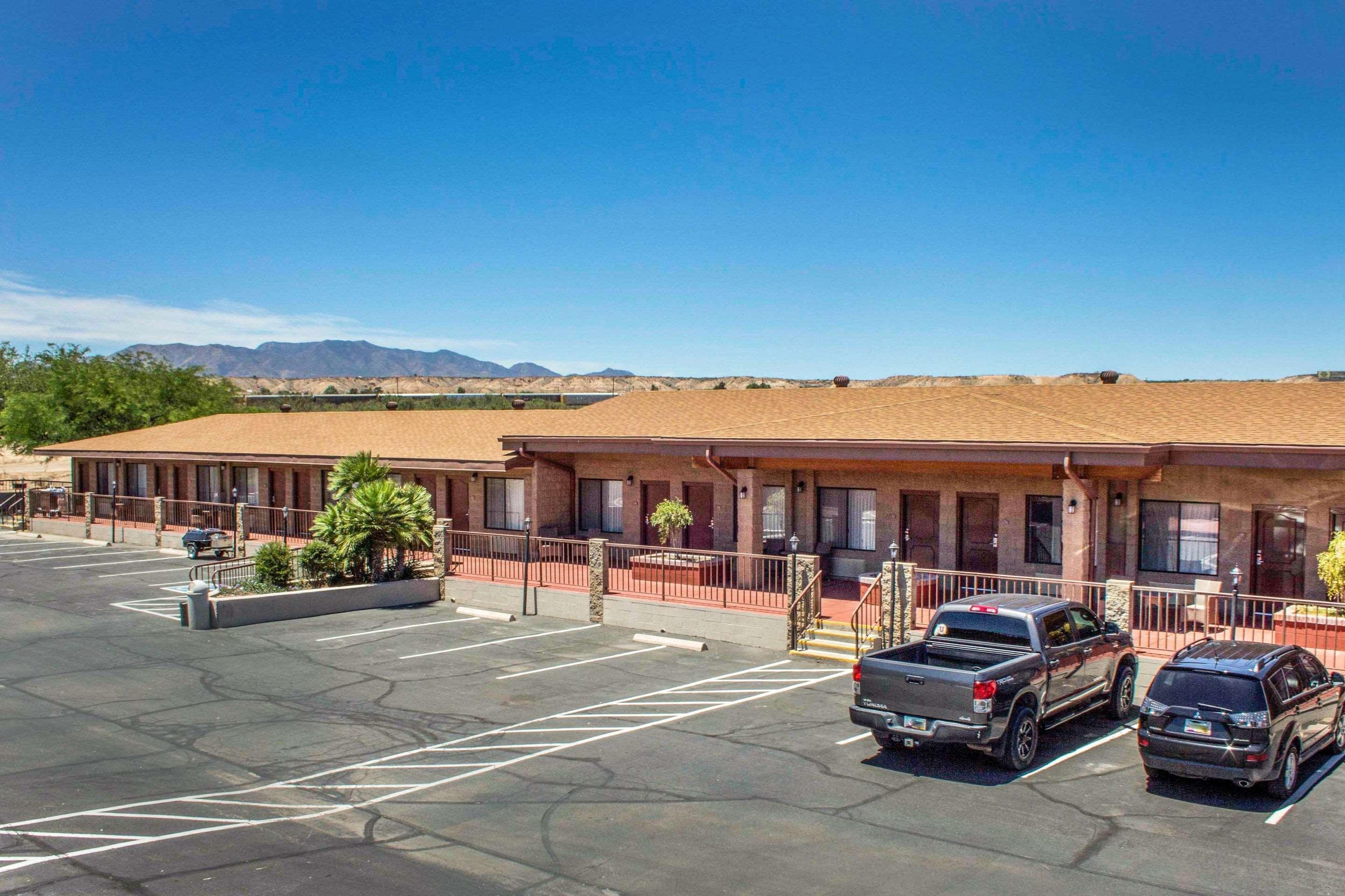 Quality Inn Benson I-10 Exit 304 Екстер'єр фото